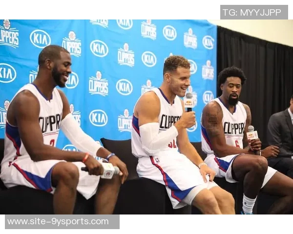 小吧观赛快船对阵鹈鹕主场赠送保罗快船10时期球衣给每位球迷 小吧观赛快船对阵鹈鹕主场赠送保罗快船10时期球衣给每位球迷