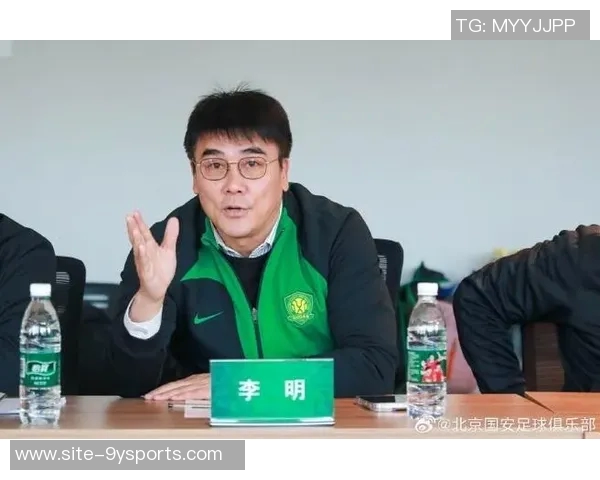 国安迅速调整训练计划总经理李明亲临现场指导球队训练 国安迅速调整训练计划总经理李明亲临现场指导球队训练