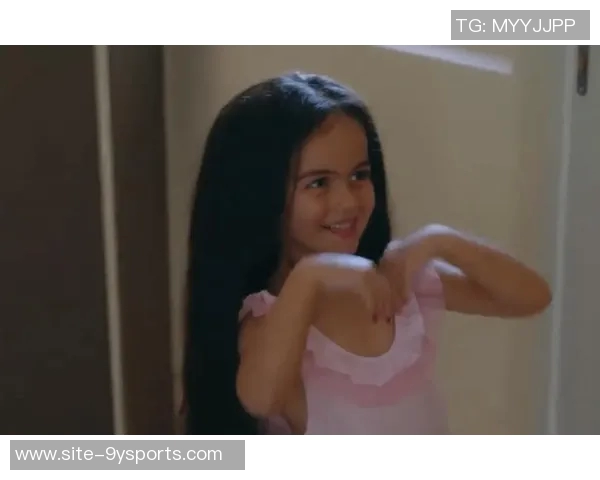 C罗惊喜不已女儿万圣节装扮令人意想不到的创意与惊艳 C罗惊喜不已女儿万圣节装扮令人意想不到的创意与惊艳