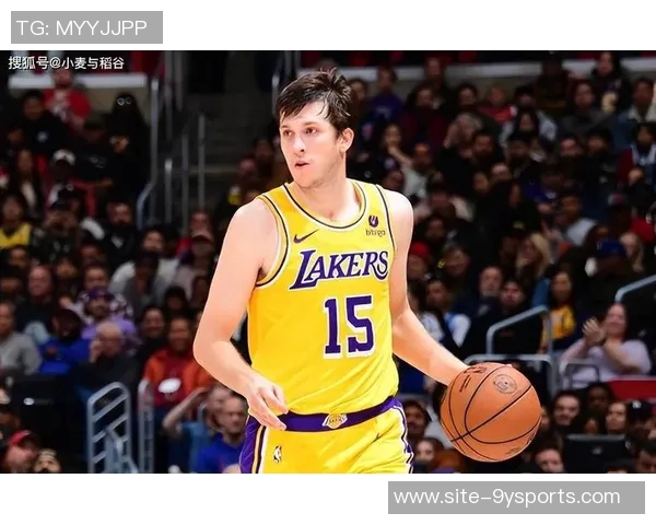 里夫斯谈球队阵容变化频繁称场上组合有时显得奇怪