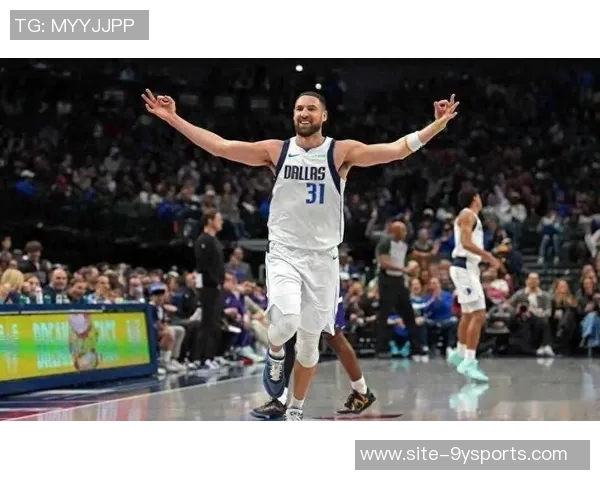 克莱半场神勇表现三分球9中6狂砍23分引发全场惊叹